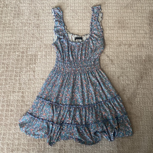 Urban Outfitters Lizzy Smocked Floral Mini Dress, Blue, Size Small - Picture 2 of 3